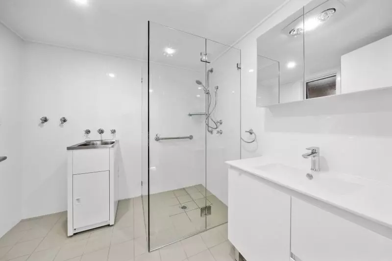 Low-maintenance living in a leafy village setting