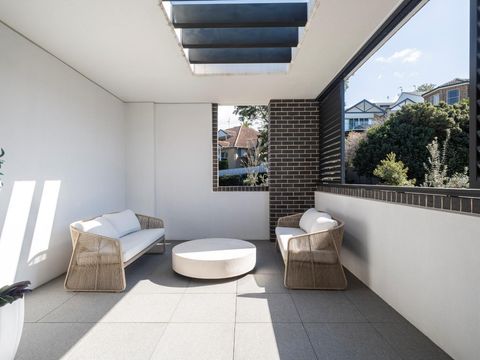 Expansive Outdoor Entertaining