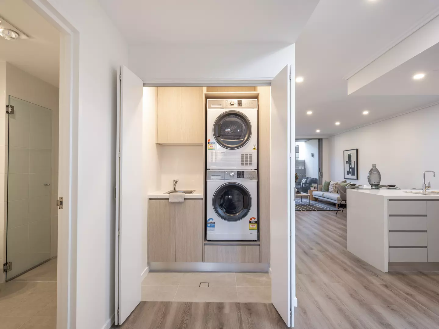 Luxury 2 bedroom plus study, 2 bathroom 