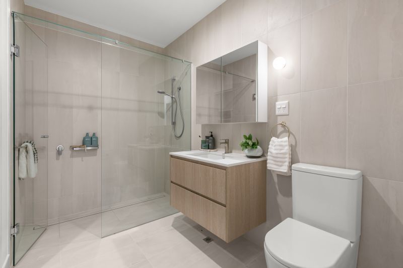 First-floor 2-bedroom corner apartment