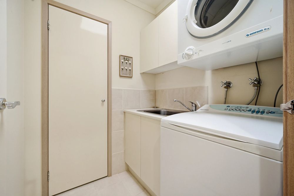 Relaxed Over-55s Living Beside the Botanic Gardens