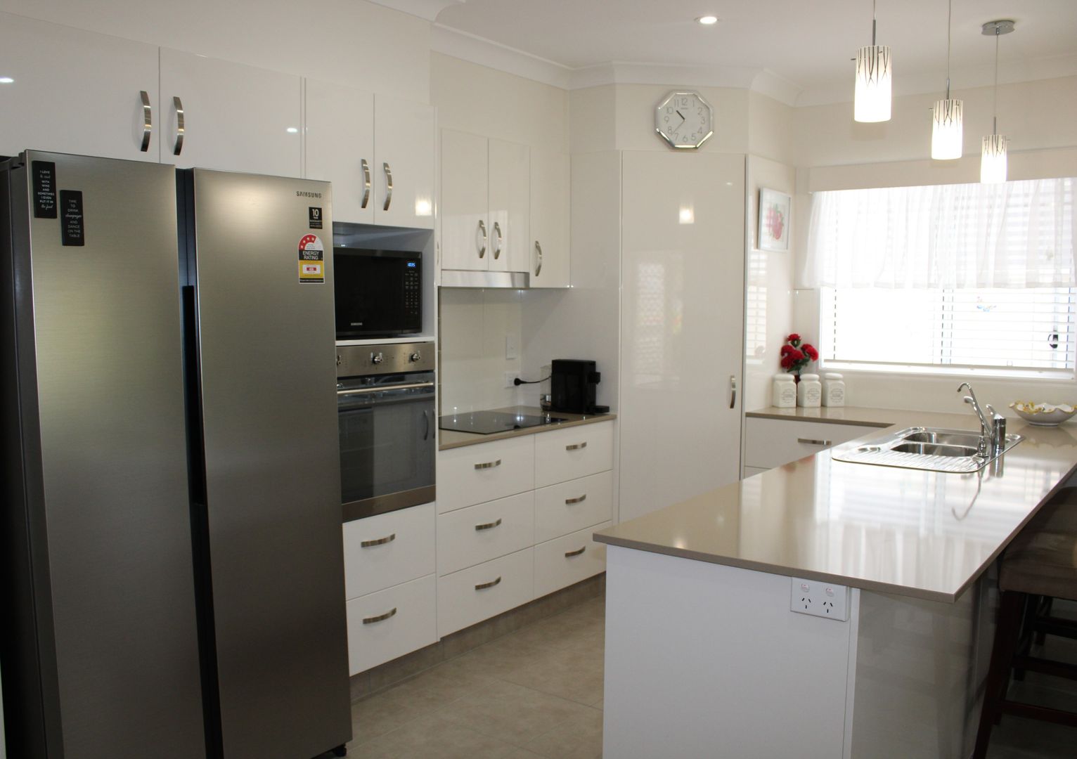 Beautifull Presented lakeside home