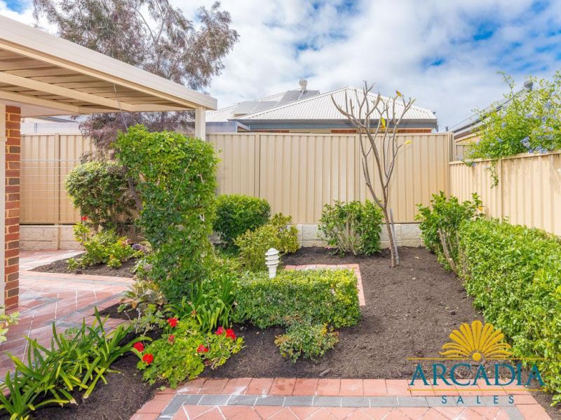 ARCADIA WATER MANDURAH - Hop, Skip & a Jump From The Club House...