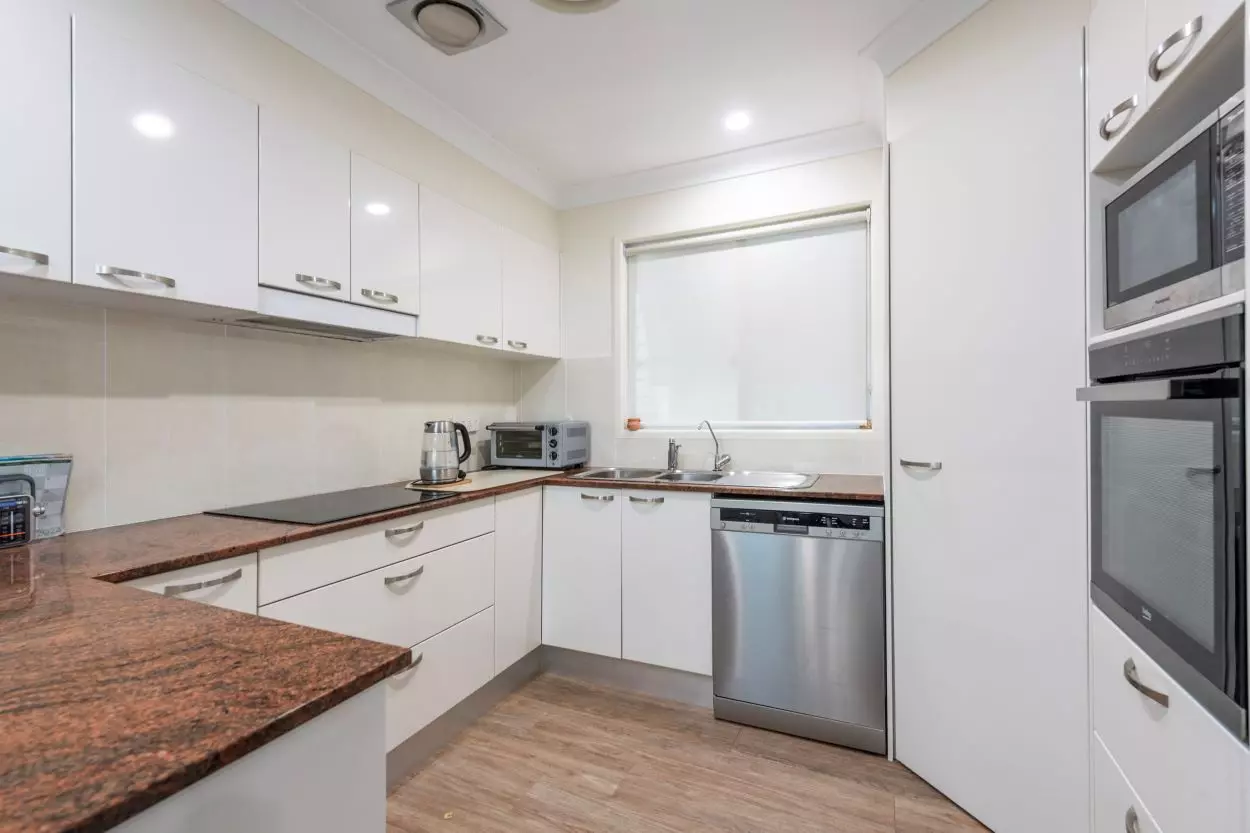 Home with Everything including a Double Garage - Palm Lake Yamba