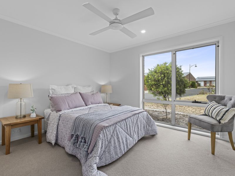 Freshly Renovated, Ready to Move in Now