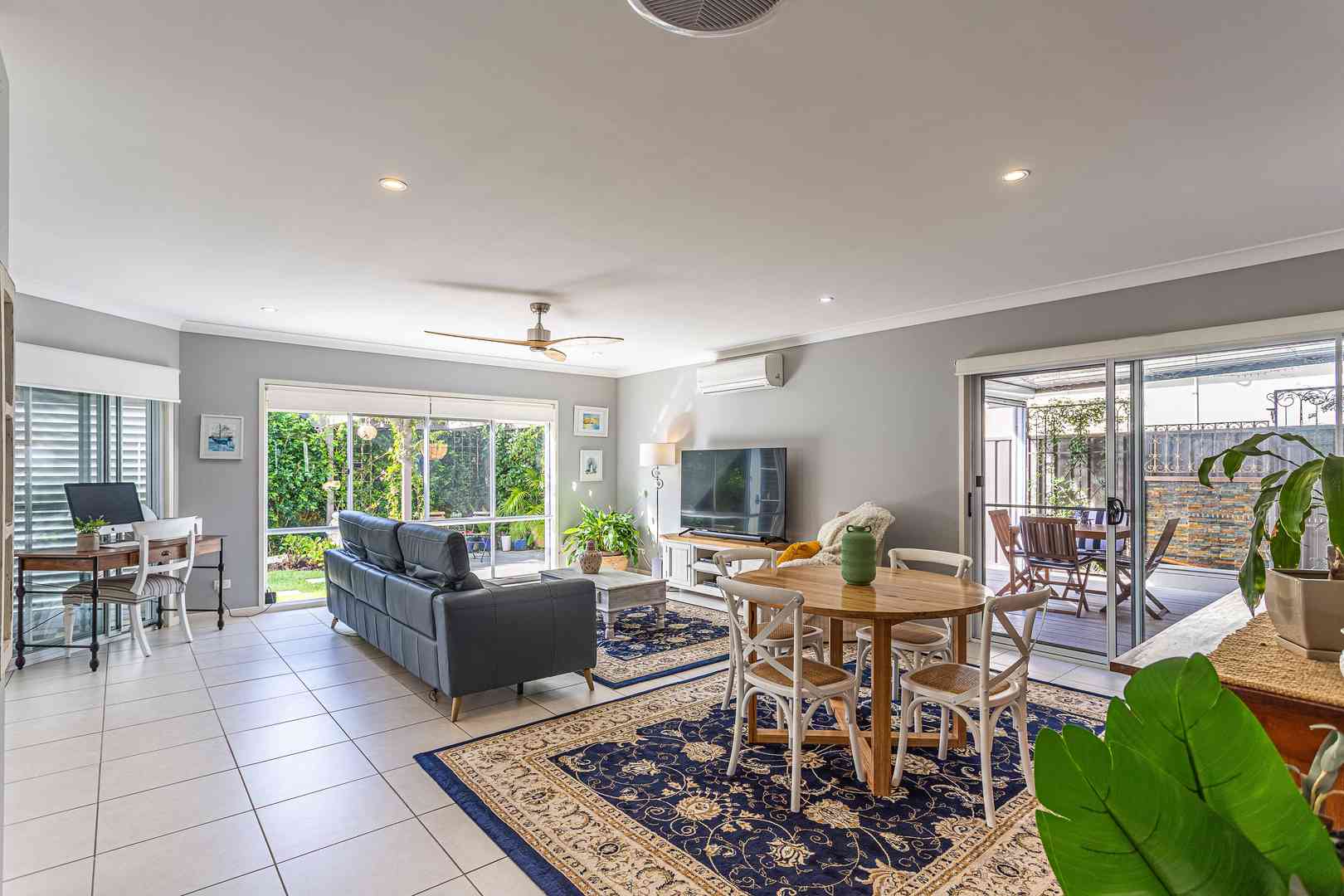 Palm Lake Resort Fern Bay - Beautifull home with a wow factor