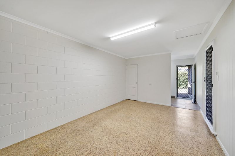 Large 3 bedroom villa, close to Lake!