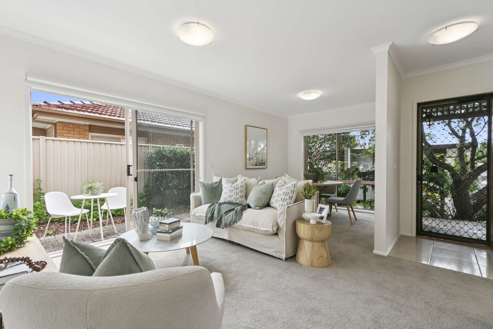 2 bed villa with private courtyard and modern kitchen