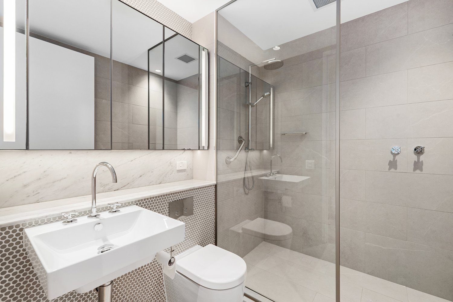 Spacious three bedroom apartment with effortless elegance