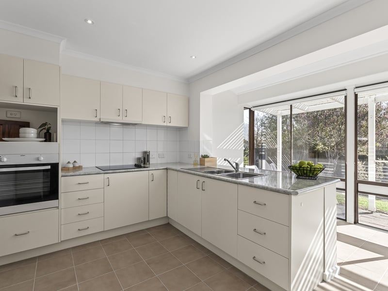 Light-filled Unit with Garden Views and Sunroom