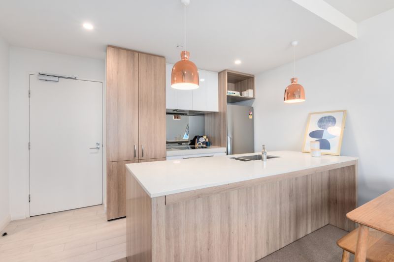 Great Location, Modern & Professional Lifestyle!