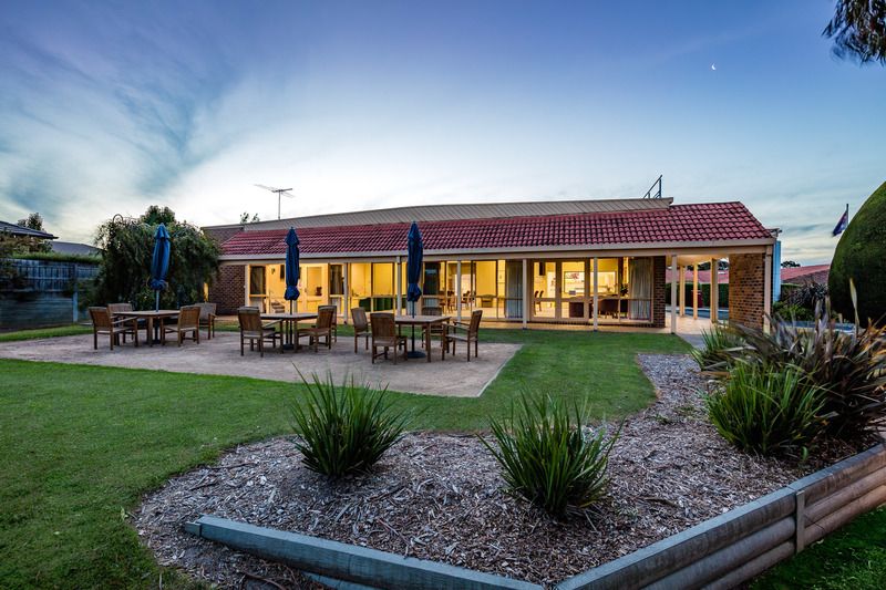 Lovely Villa with Courtyard and Sunroom