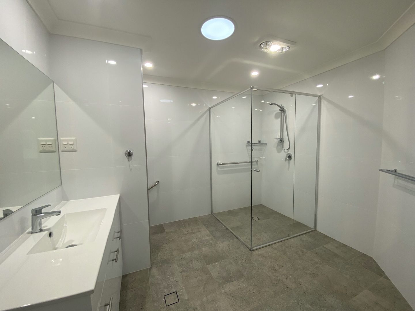 Freshly Updated 2 Bedroom Villa