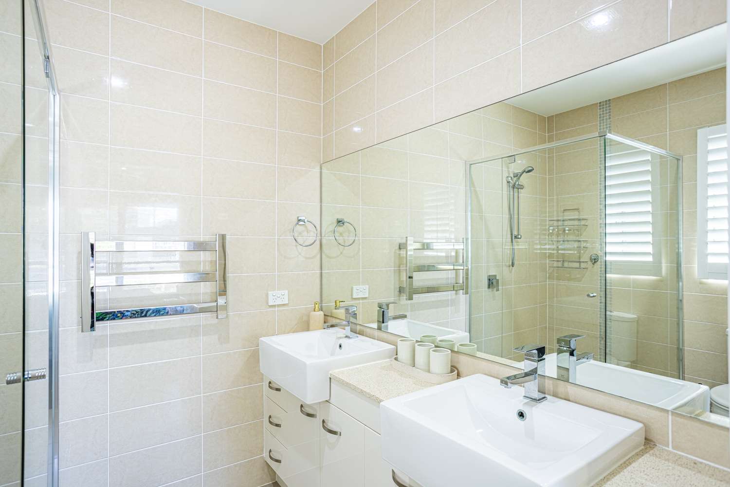 Palm Lake Resort Fern Bay -Special touches in ideal location