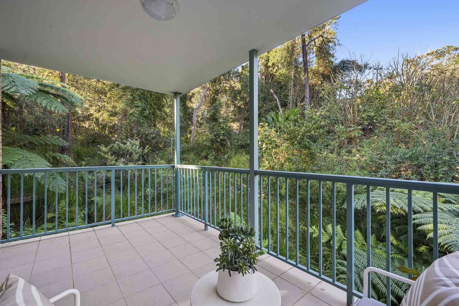 Peaceful north-easterly 2-bedroom residence embraced by greenery