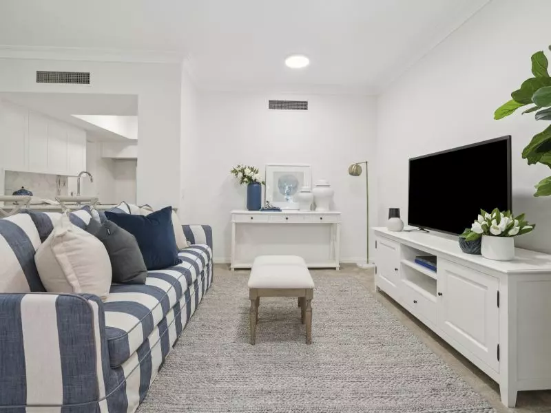 Private and lush garden apartment