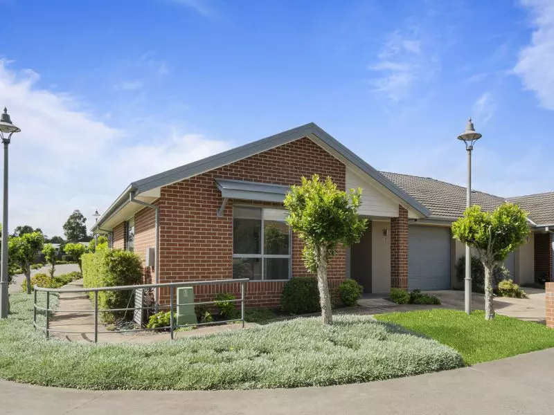 Beautifully Presented Corner Villa