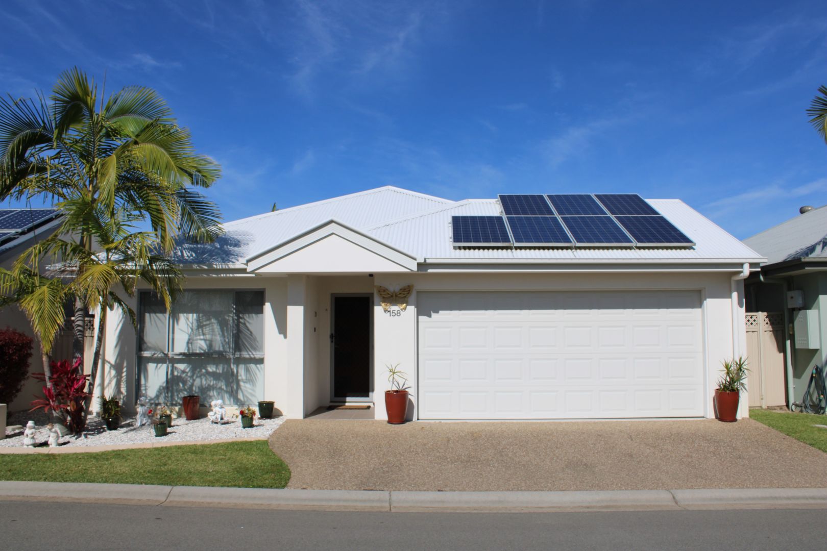 Gorgeous internal lake view home