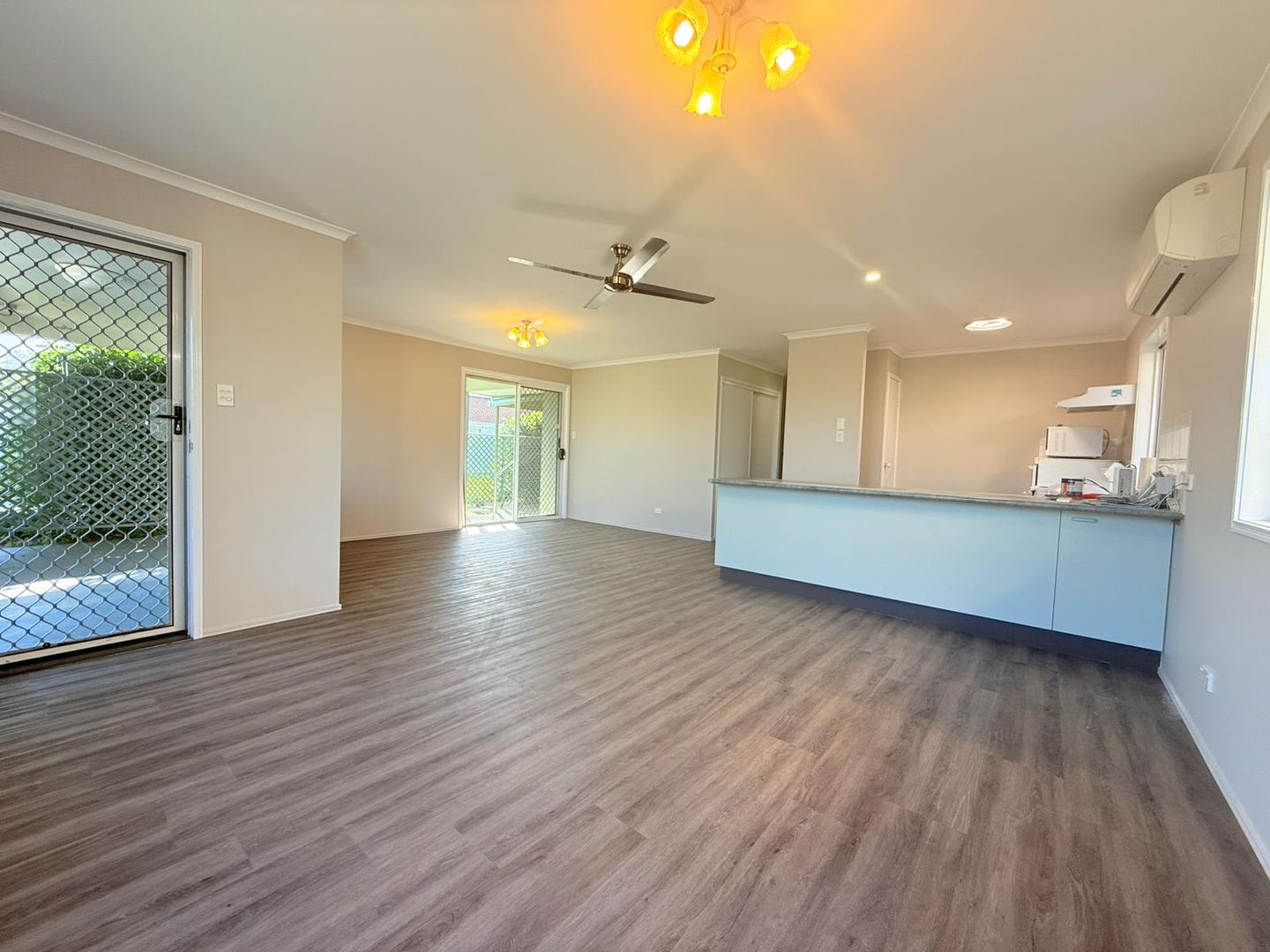 Freshly Painted & New Floor - Ready to Move in - OVER 50'S LIFESTYLE LIVING - GATED COMPLEX 