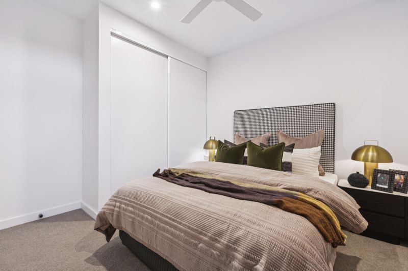 Generously sized first floor 2-bedroom apartment