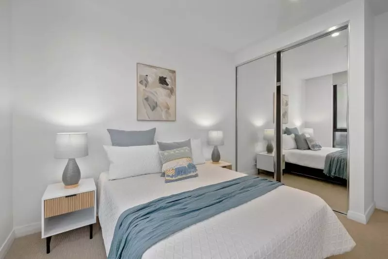 Great Location, Modern & Professional Lifestyle!