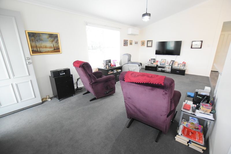 Beautifully presented, well maintained 2 bedrooms home in highly sought private cul-de-sac location