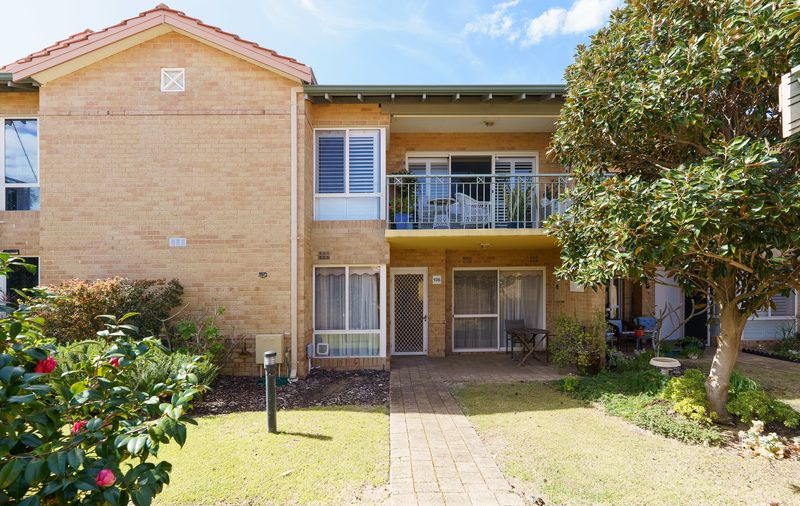 Refreshed Villa with Sunlit Patio and Open-Plan Living