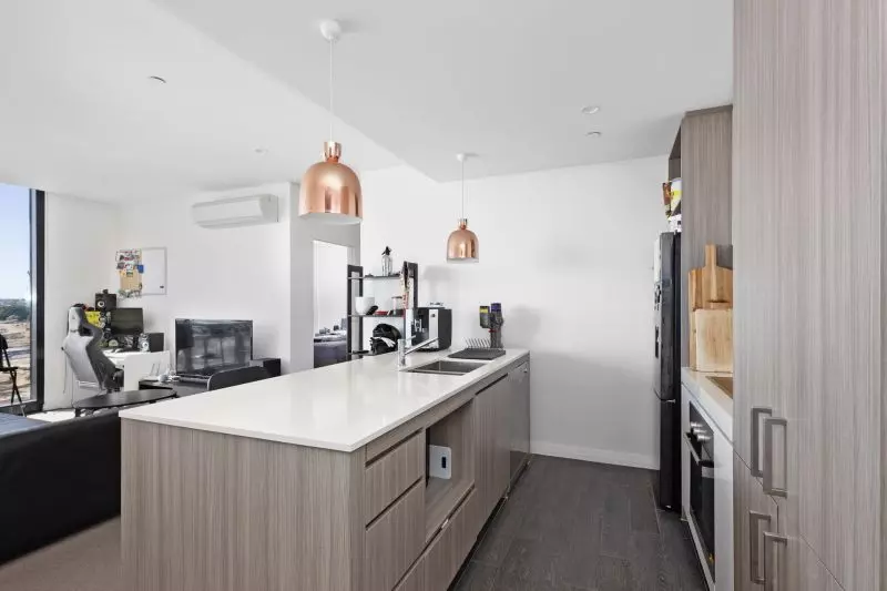 Great Location, Modern & Professional Lifestyle!