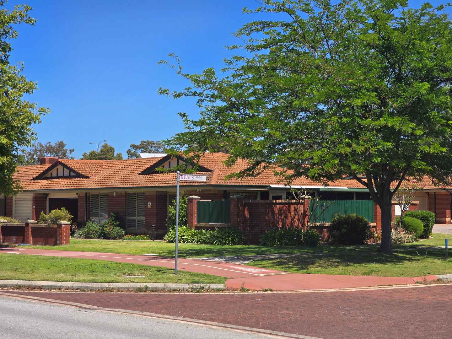 Under Offer! Just Listed! 2 Bedroom, 1 Bathroom Retirement Villa in Bentley