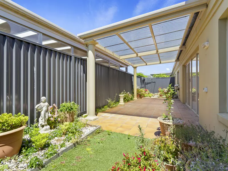 Stylish Home, Tranquil Setting