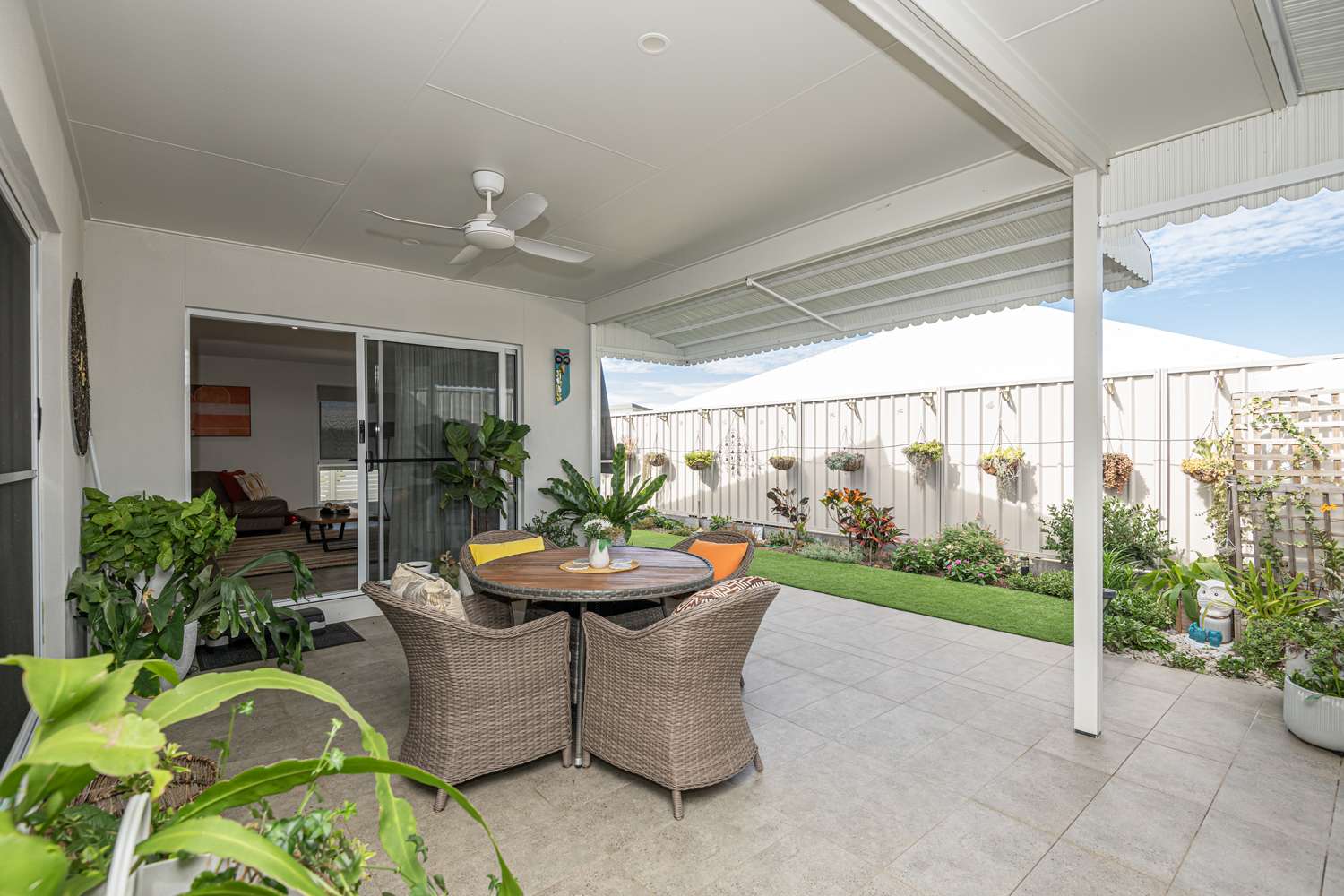 Exquisite Willow Design