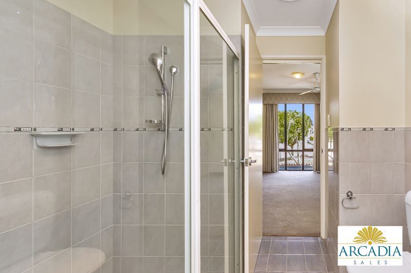 ARCADIA WATERS MADDINGTON - Solid Timber Floors & Feature Kitchen