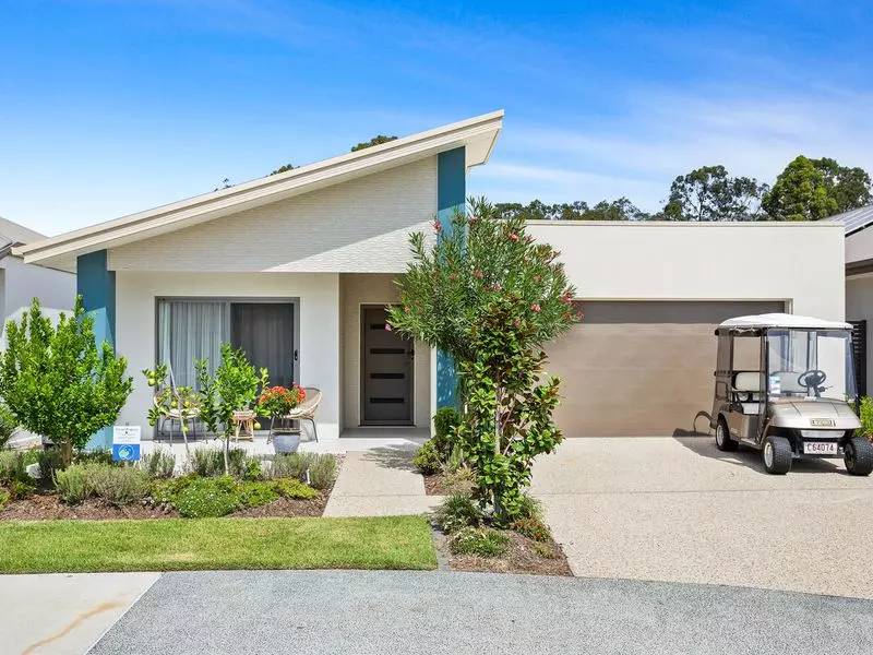 Sit Back, Relax and Watch the Tee Off From the First Hole