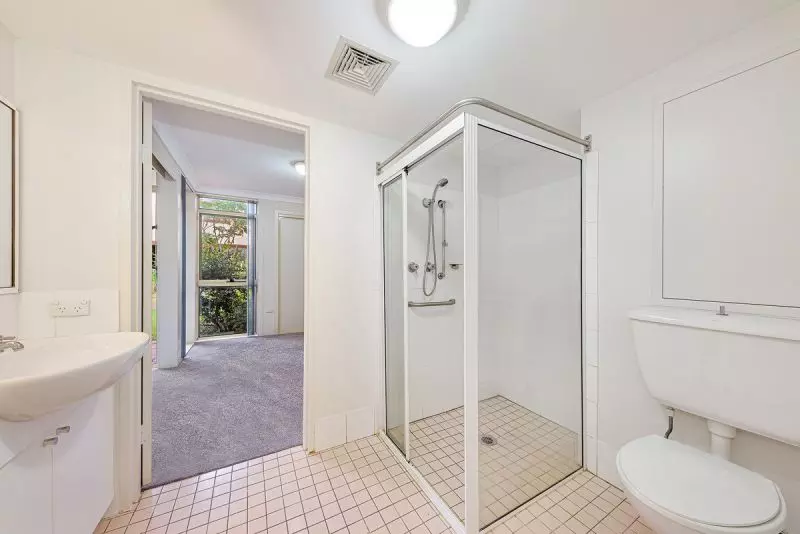 NORTH FACING, GROUND FLOOR GARDEN APARTMENT