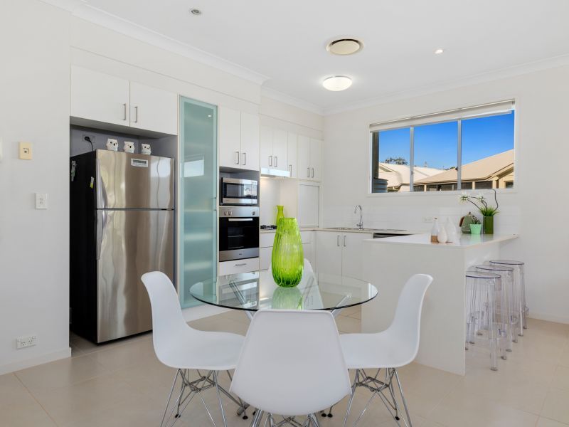 Corner Block With Green Outlook!