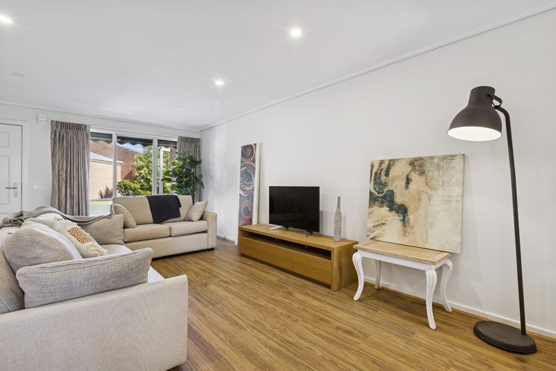 Tranquil garden retreat with A-grade village location