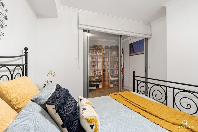 Oversize apartment with park views!