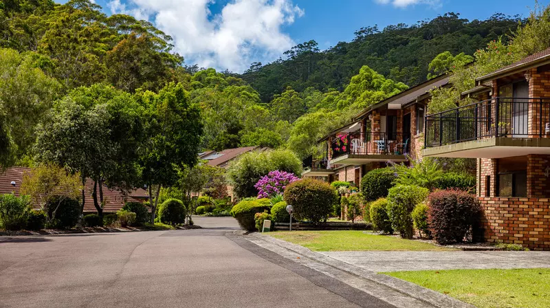 North-Facing Unit: Refreshed Decor, and Spacious Balcony – Contact Agent Today!