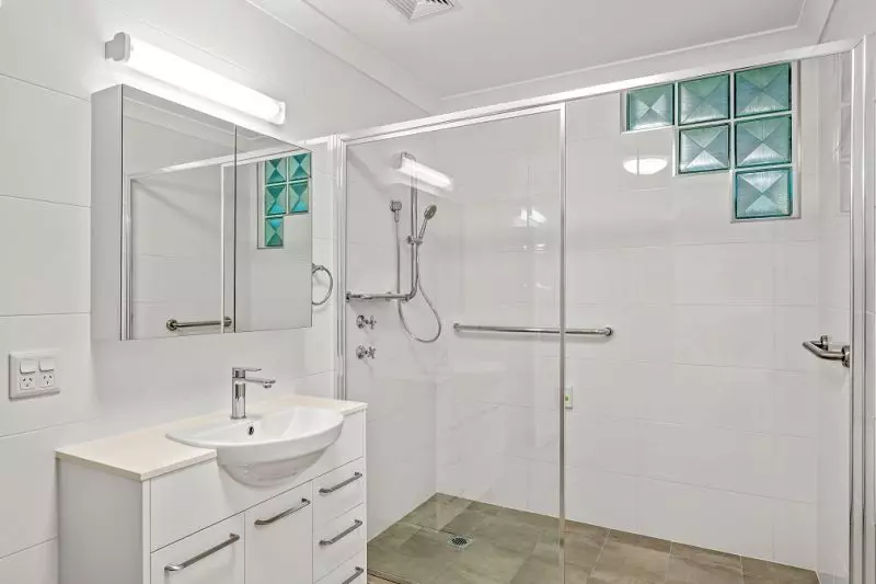 Well-appointed ground floor apartment offering space and style