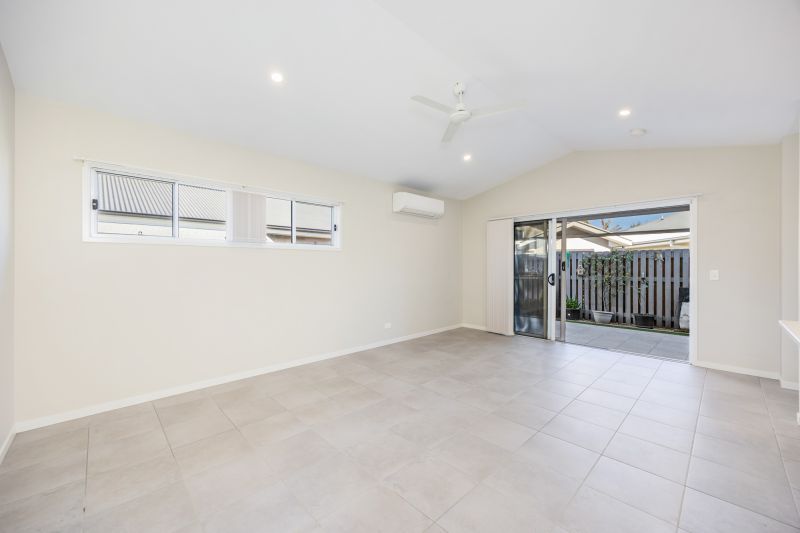 Modern Retreat with Alfresco Living!