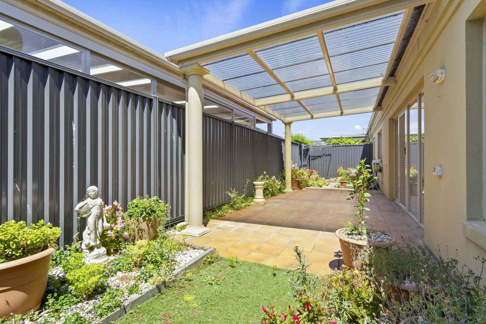 Stylish Home, Tranquil Setting