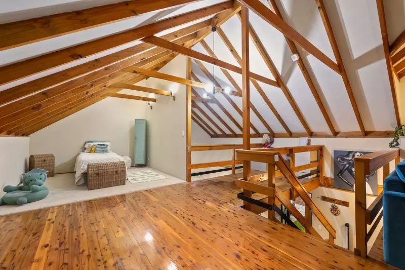 Captivating Cabin-Style  Cottage