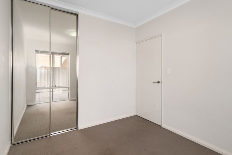 Ticking All Boxes: Location, Modern, Spacious & NO STRATA