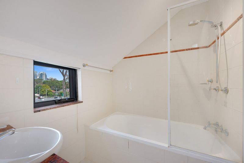 Sunny Split level Splendor!