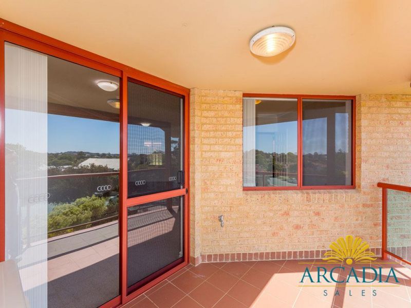 Arcadia Waters Bicton - Views, Views & More Views...