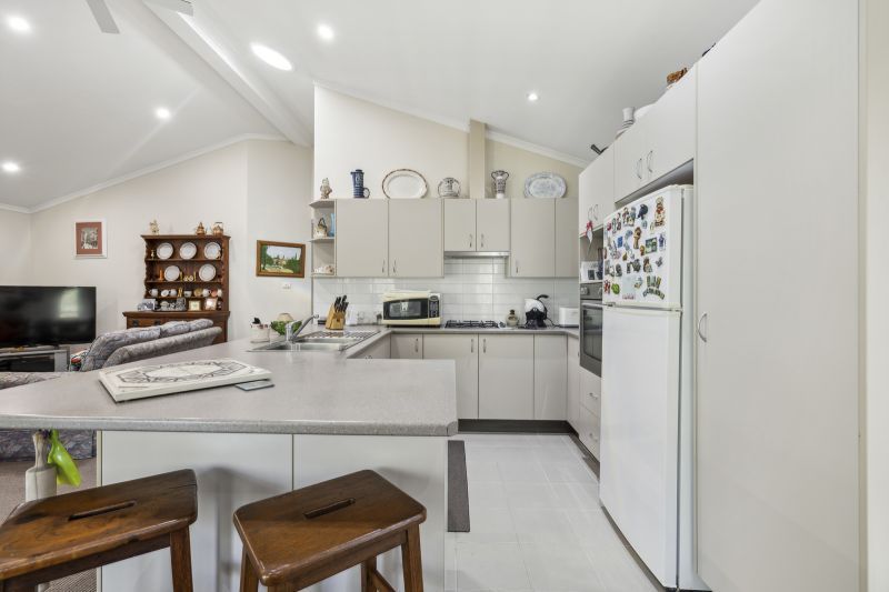 Nature Lover's Haven – Modern Two-Bedroom Home + Study