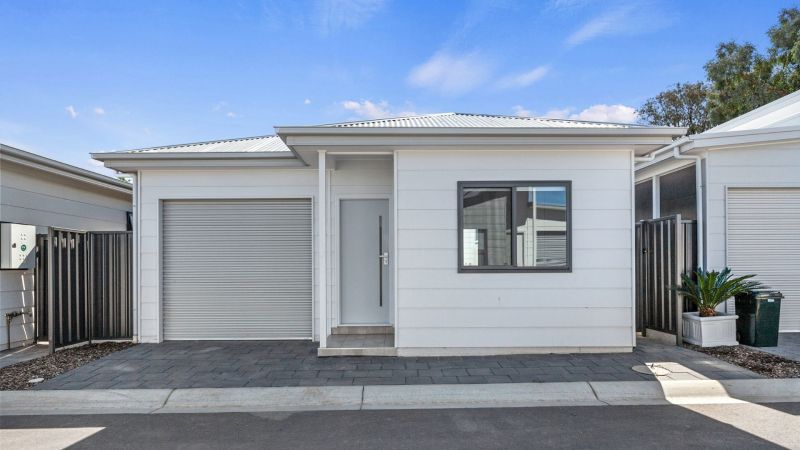 Modern 2 bed home and double carport