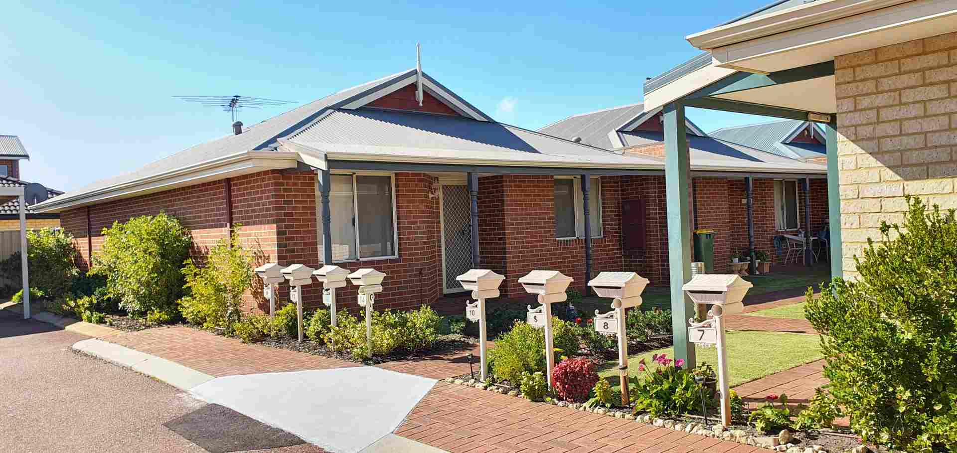 A Perfect Cottage By the Lake in a Cul-de-Sac Location - Unit 11