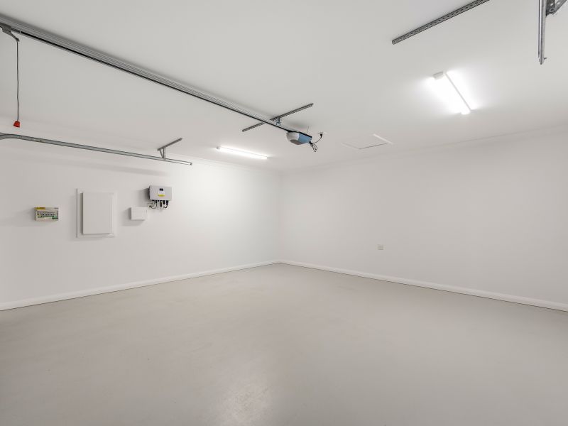 Light-filled single-level villa