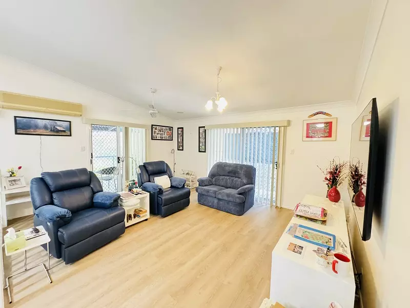 Beautiful 3 Bedroom Home - GREENBANK GARDENS